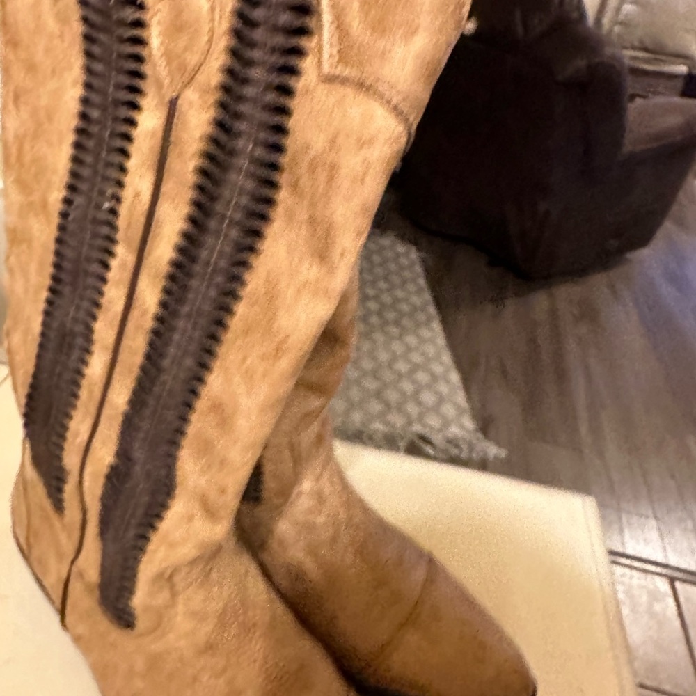 Boots - Picture 5 of 5